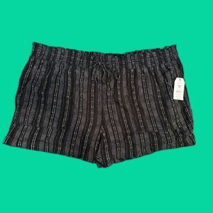 Terra & Sky High Waist Black and White Shorts